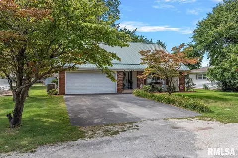 209 Kemmerer St, Assumption, IL 62510 photo 2