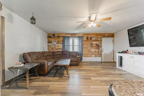 426 Main St, Emden, IL 62635 photo 9
