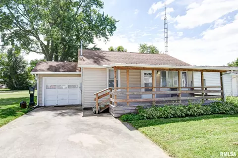 718 W Adams St, Taylorville, IL 62568