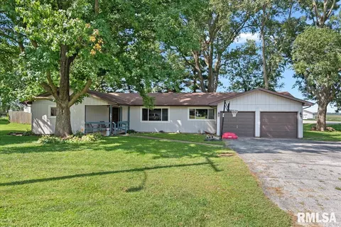 208 E Petersburg St, Oakford, IL 62673