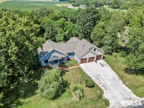 305 Timbercreek Dr, Jacksonville, IL 62650