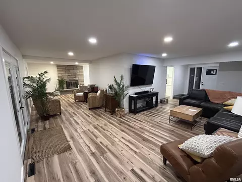 142 Exmore Dr, Springfield, IL 62704 photo 9