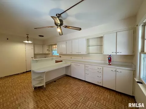 2012 E Cook St, Springfield, IL 62703 photo 12