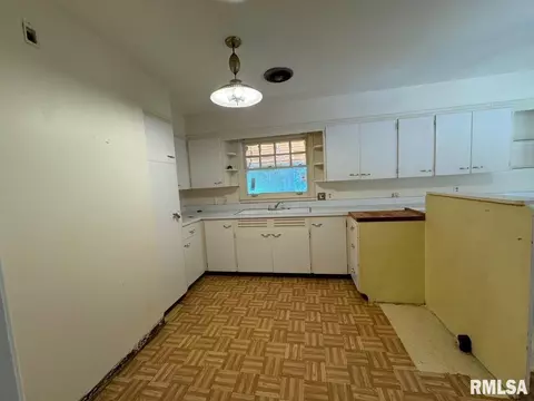 2012 E Cook St, Springfield, IL 62703 photo 11