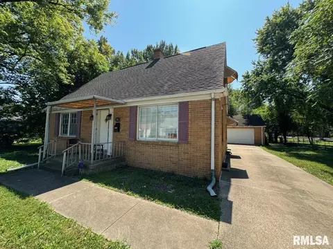 2012 E Cook St, Springfield, IL 62703 photo 2