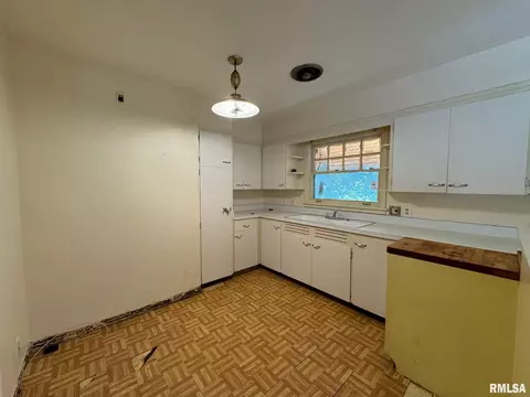 2012 E Cook St, Springfield, IL 62703 photo 10