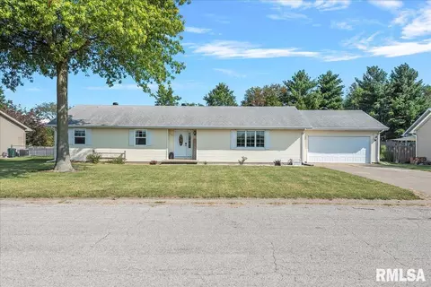 191 Bobby Dr, Divernon, IL 62530