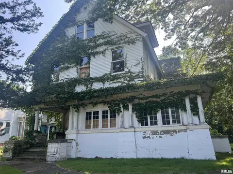 381 N Prairie St, Galesburg, IL 61401