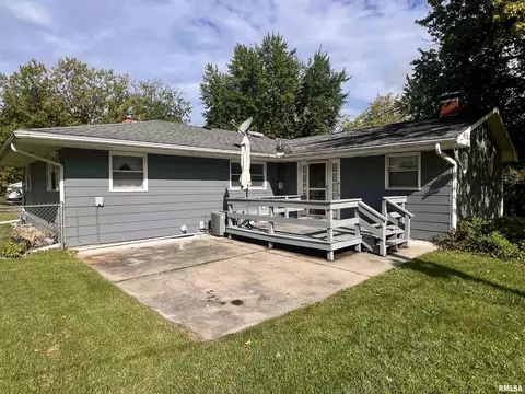 Exterior - 205 Maple St, Abingdon, IL 61410 photo 2 of 5