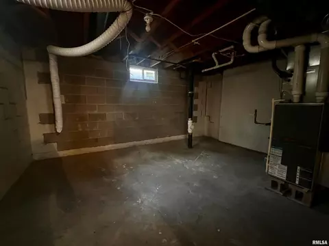 Other - 205 Maple St, Abingdon, IL 61410 photo 8 of 10