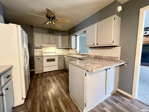 Kitchen - 205 Maple St, Abingdon, IL 61410 photo 4 of 4