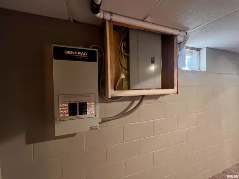 Other - 205 Maple St, Abingdon, IL 61410 photo 6 of 10