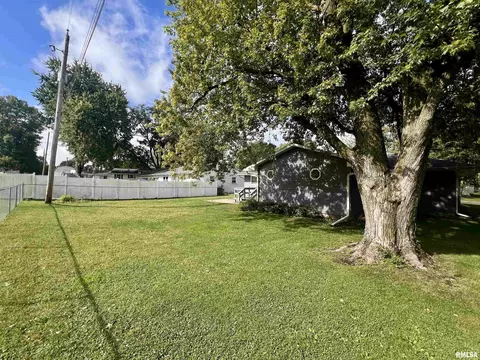 Exterior - 205 Maple St, Abingdon, IL 61410 photo 5 of 5
