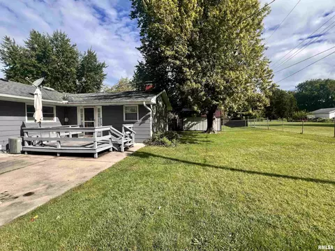 Exterior - 205 Maple St, Abingdon, IL 61410 photo 3 of 5
