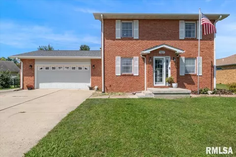 707 N Bitterroot Ct, Athens, IL 62613
