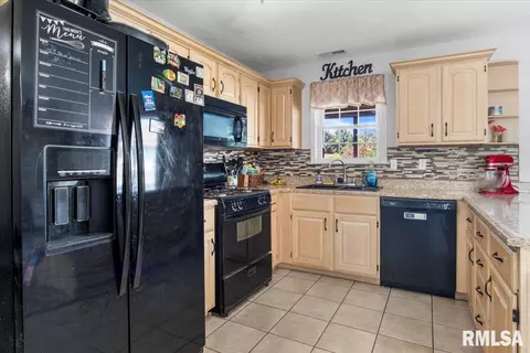 707 N Bitterroot Ct, Athens, IL 62613 photo 12