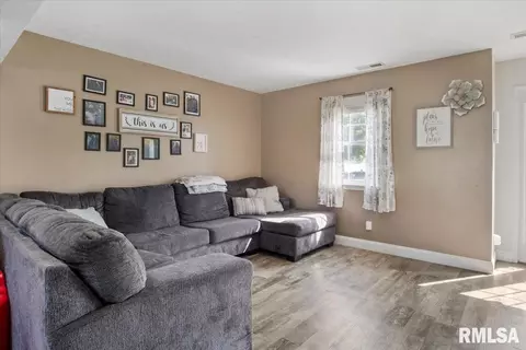 707 N Bitterroot Ct, Athens, IL 62613 photo 6