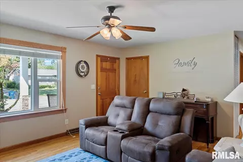 64 Foresters Ln, Springfield, IL 62704 photo 2