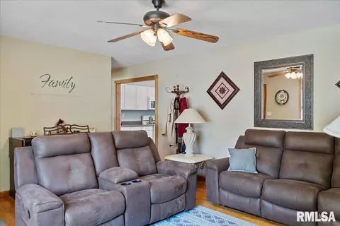 64 Foresters Ln, Springfield, IL 62704 photo 4