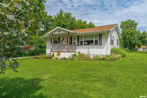 532 2nd St, Lincoln, IL 62656
