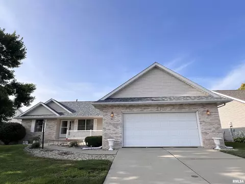 311 Osteen Ln, Chatham, IL 62629