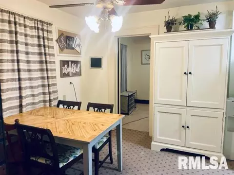 909 E Washington St, Clinton, IL 61727 photo 6