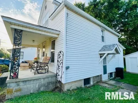 909 E Washington St, Clinton, IL 61727 photo 3