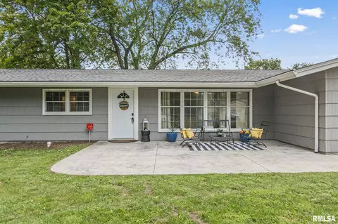 7685 Canterbury Dr, Springfield, IL 62712 photo 2