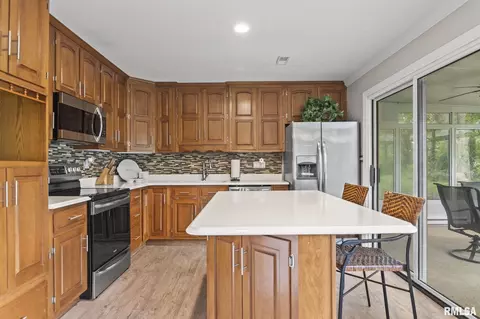 7685 Canterbury Dr, Springfield, IL 62712 photo 9