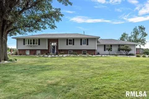 201 Carobeth Dr, Jacksonville, IL 62650