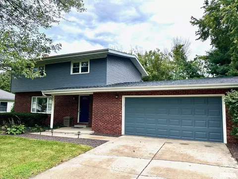 34 Ivywood Dr, Jacksonville, IL 62650