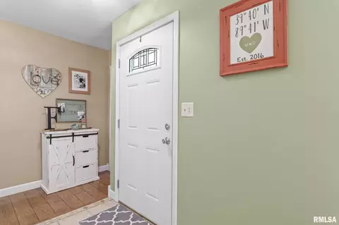 1527 E Walnut St, Chatham, IL 62629 photo 6