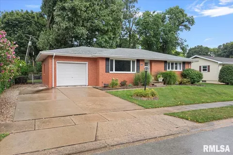 6 Guilford Dr, Springfield, IL 62711 photo 2