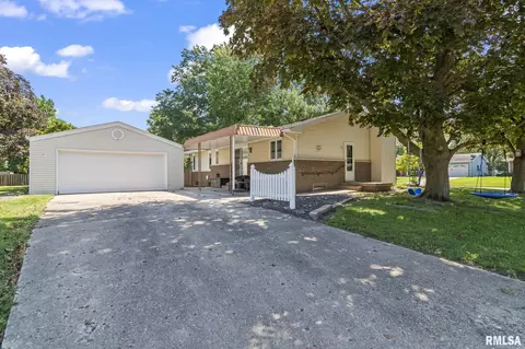 2217 Winnebago Dr, Springfield, IL 62702 photo 4