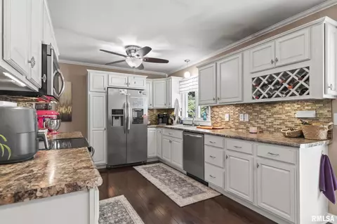 2217 Winnebago Dr, Springfield, IL 62702 photo 11
