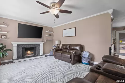 2217 Winnebago Dr, Springfield, IL 62702 photo 6