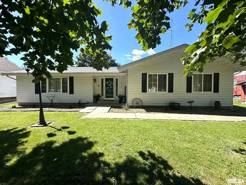 320 West St, Maquon, IL 61458