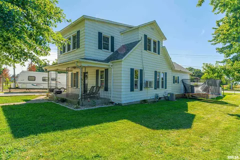 307 N 2nd St, Hartsburg, IL 62643