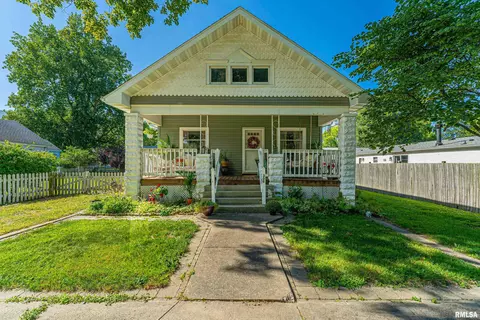 309 N Bogardus St, Elkhart, IL 62634