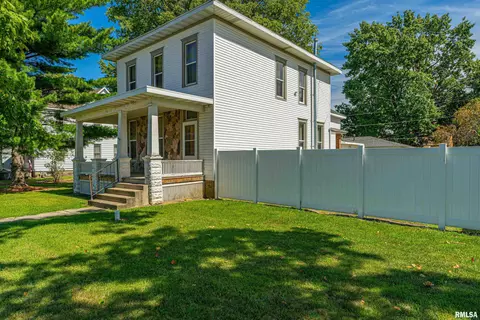 604 N Kickapoo St, Lincoln, IL 62656
