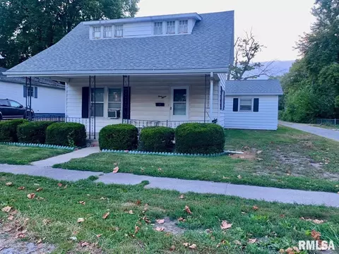 315 N Dye St, Virden, IL 62690