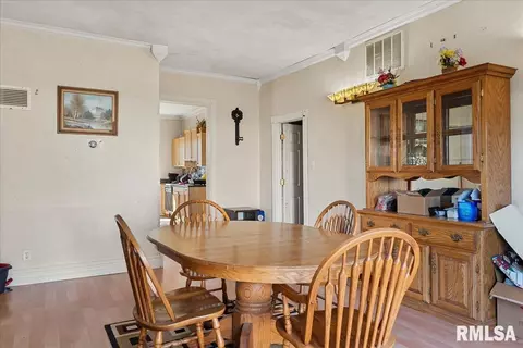 Dining - 202 E Birch St, New Berlin, IL 62670 photo 4 of 4