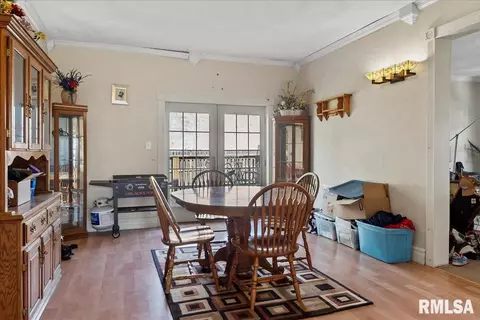 Dining - 202 E Birch St, New Berlin, IL 62670 photo 2 of 4