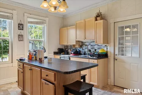 Kitchen - 202 E Birch St, New Berlin, IL 62670 photo 2 of 2