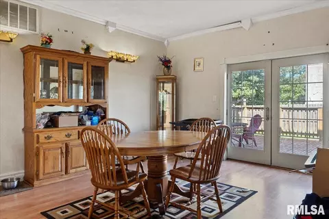 Dining - 202 E Birch St, New Berlin, IL 62670 photo 1 of 4