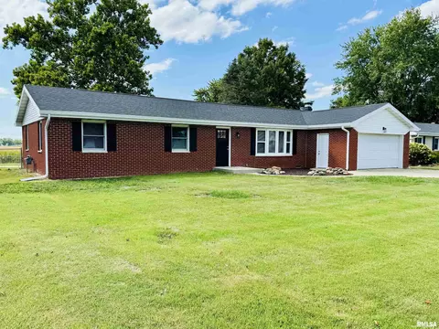 213 13th St, Pawnee, IL 62558