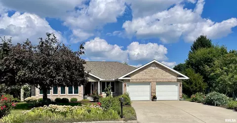 25 Augusta Dr, Lincoln, IL 62656
