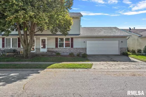 4 Dawson Cir, Riverton, IL 62561
