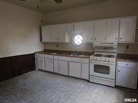 Kitchen - 1544 Broadway St, Beason, IL 62512 photo 1 of 1