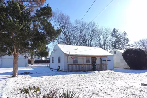 1269 Clark St, Galesburg, IL 61401